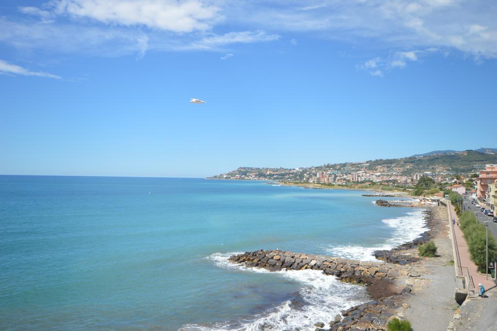 Riva Beach Apartment ริวาลิกูเร ภายนอก รูปภาพ
