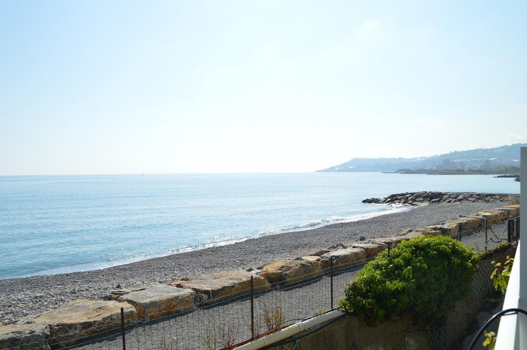 Riva Beach Apartment ริวาลิกูเร ภายนอก รูปภาพ